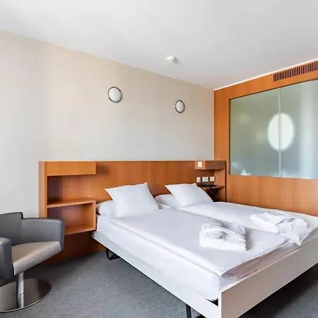 Hotel Cornavin 4*